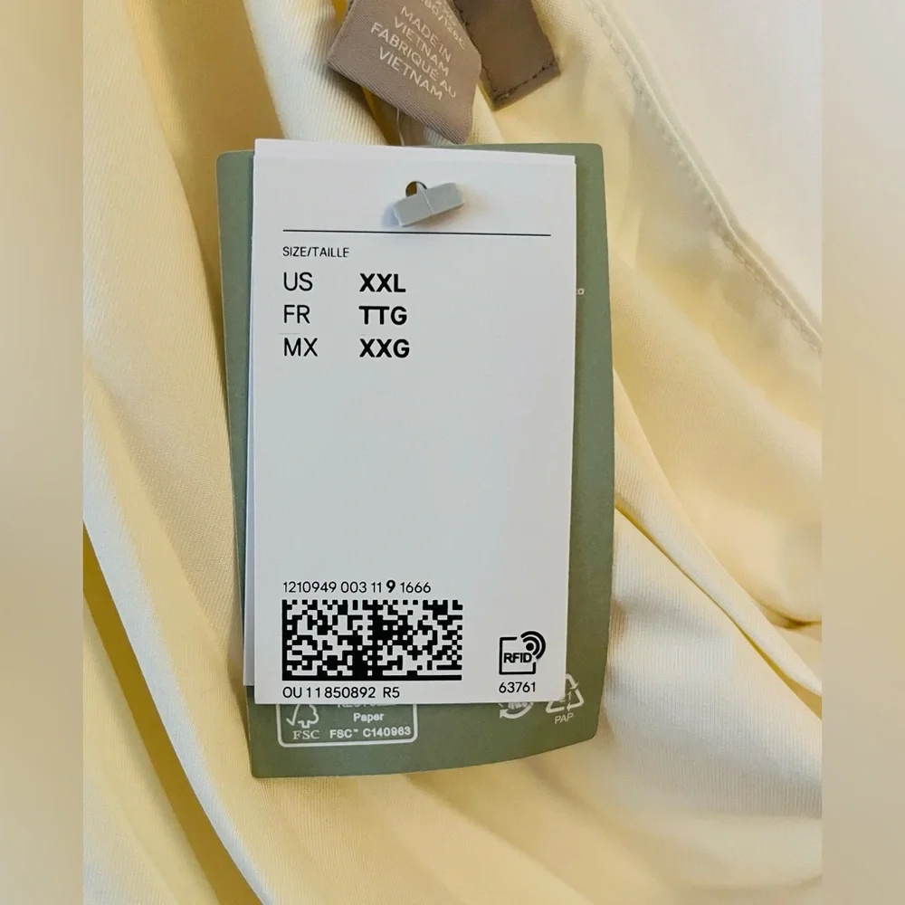 NWT H & M Women's Jersey One-Shoulder Black Fitted Crop Top. Size: XXL. - Picture 4 of 5